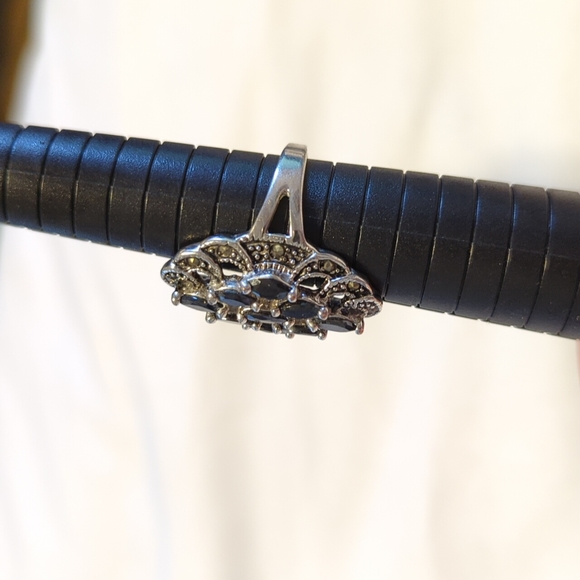 Arty Silver Tone Ring with Black Faux Diamonds - Sz 8 - Picture 12 of 13